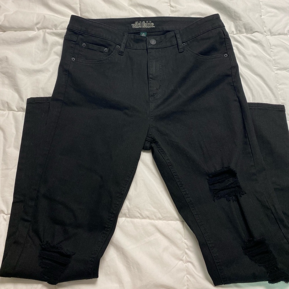 Black distressed skinny jeans